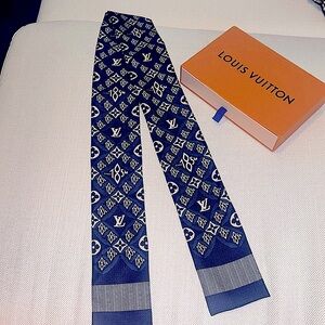 “NWOT” Limited Edition! Louis Vuitton 1854 Bandeau 100% Silk Scarf